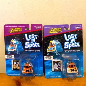 Lot of 2 98 Johnny Lightning Lost in Space Pod Spaceships w/ movie clips 31 & 48